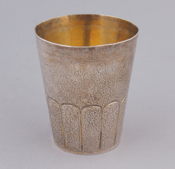 Nineteenth-century Persian silver beaker with profuse leaf engraved decoration. 9.5 cm. high