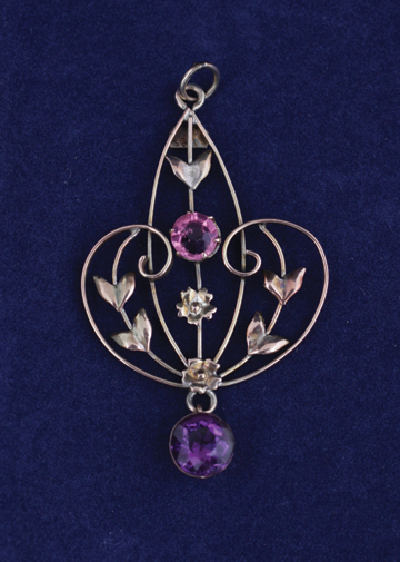 Art Nouveau 9 ct. gold pink stone and amethyst brooch