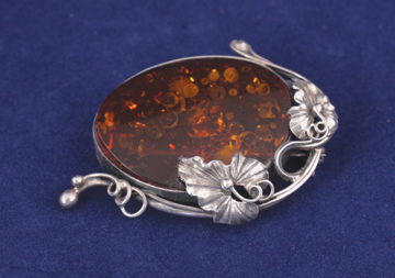 Sterling silver and amber Art Nouveau brooch Provenance: Private Estate Collection