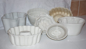 Collection of jelly moulds (12)