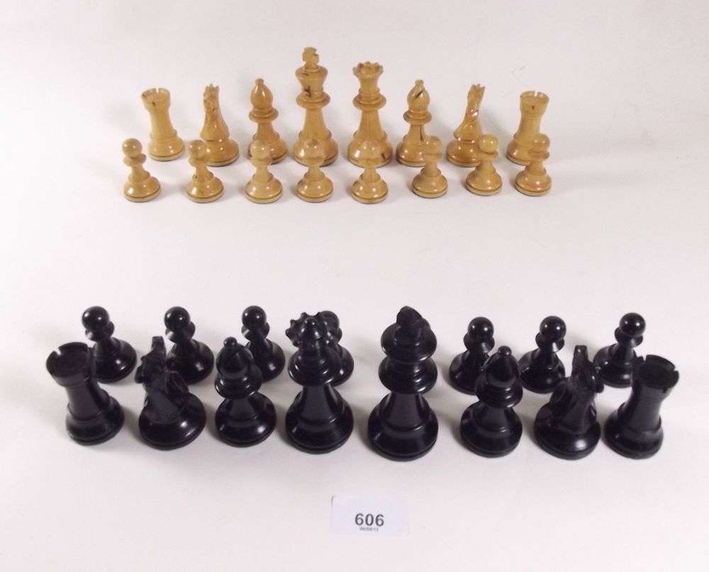 An early 20th century Staunton style chess set - boxed