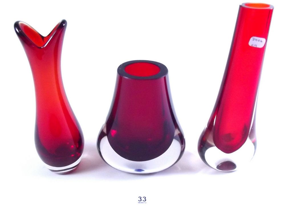 Three Whitefriars ruby cased glass vases by Geoffrey Baxter - 14cm - 21cm