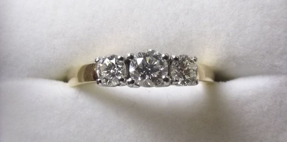 An 18 carat gold ring set three diamonds