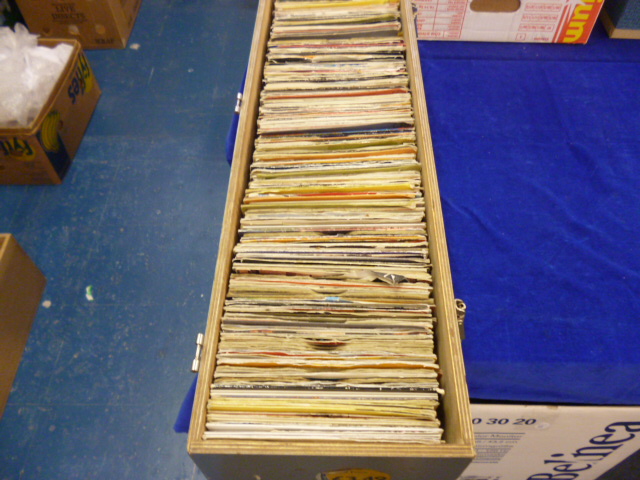A collection of approx 300+ singles, various ages, genres and conditions (parcel)