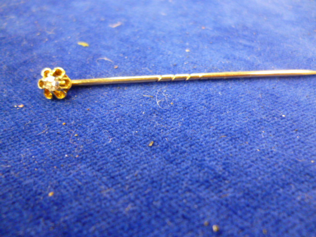A diamond and gold stick pin (1)