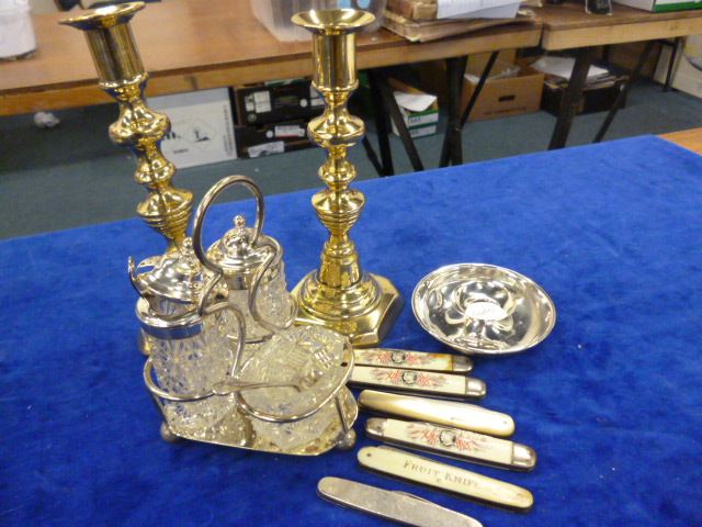 A small silver candle holder marked Birmingham, together with a cruet set, five various pen knives