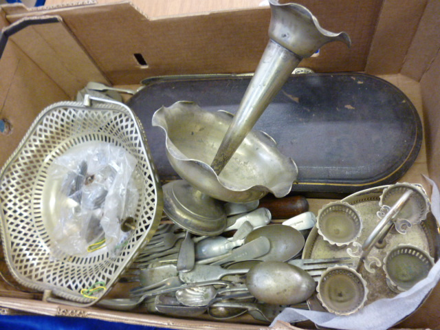 A collection of silver plated ware including an egg waiter and centre piece (parcel)