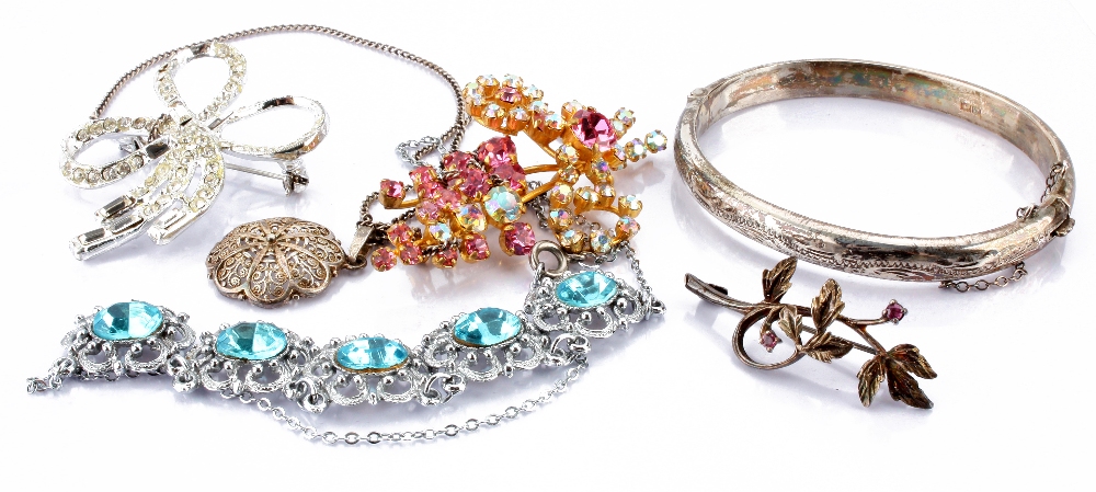 A good collection of costume jewellery, including bead necklaces, paste set jewellery, a silver