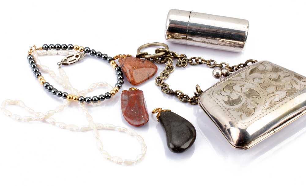 A collection of costume jewellery, including four agate pendants, a freshwater pearl necklace, a