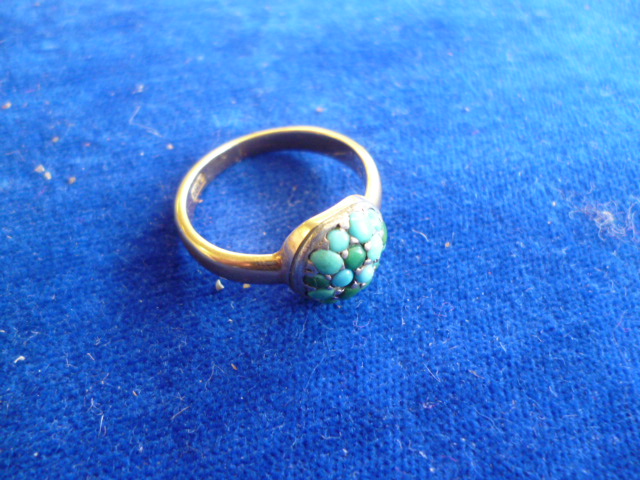 An 18 carat gold ring with turquoise stones NO LIVE BIDDING FOR THIS SALE