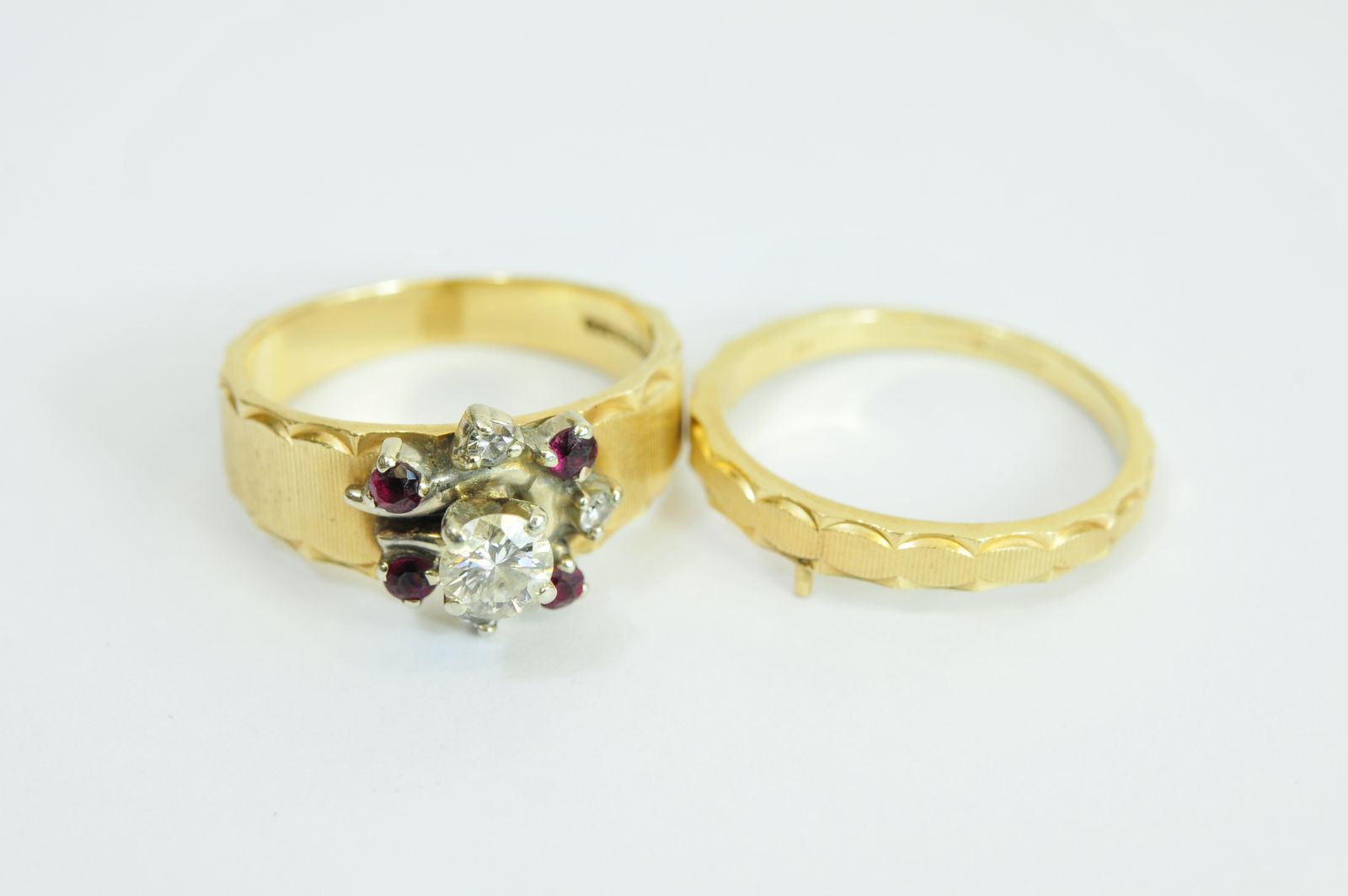 A gold ring impressed '14k keepsake' inset with rubies and diamonds