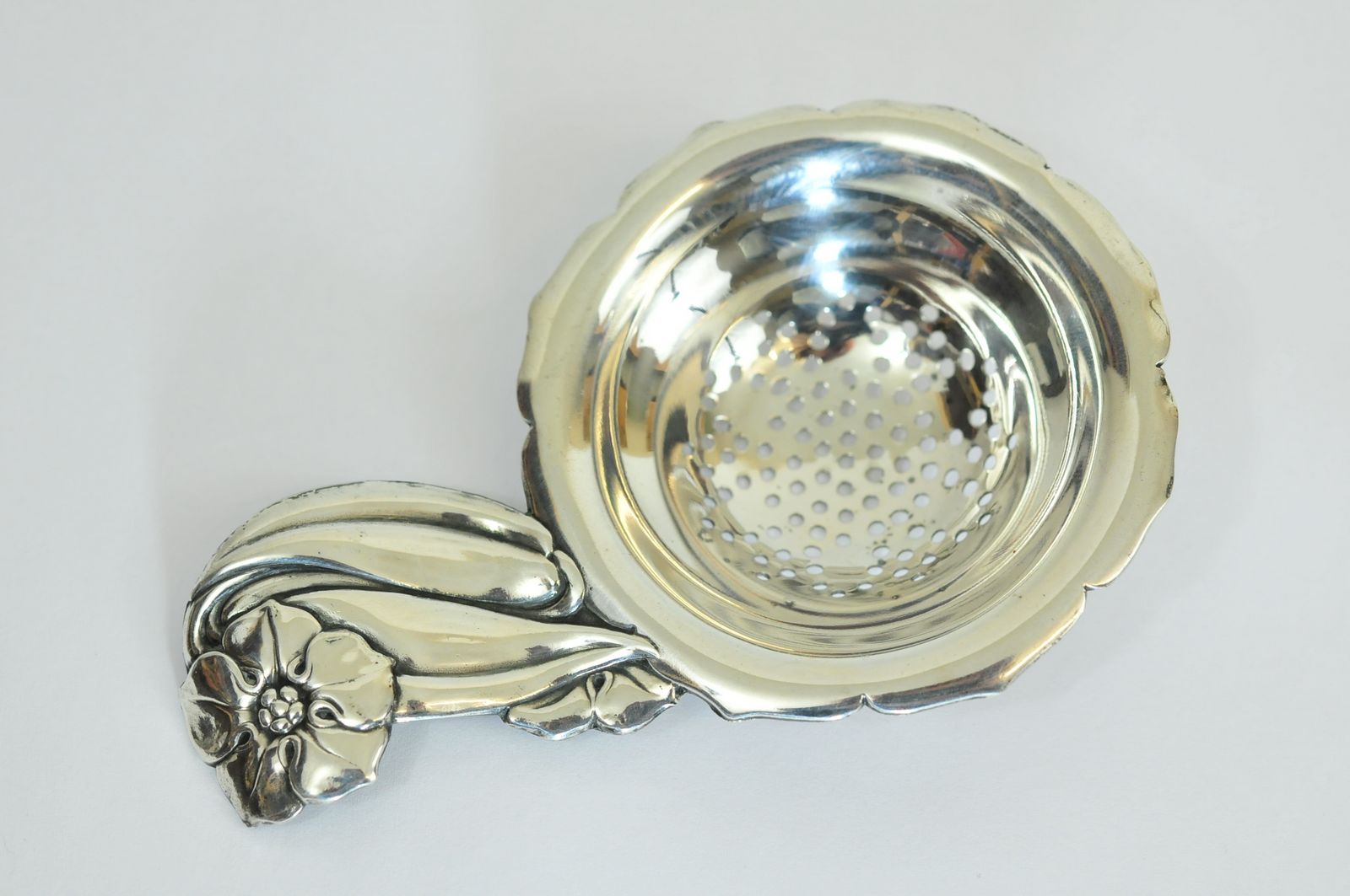 A George Nillsson continental silver tea caddy spoon of foliate design weighing approximately 48
