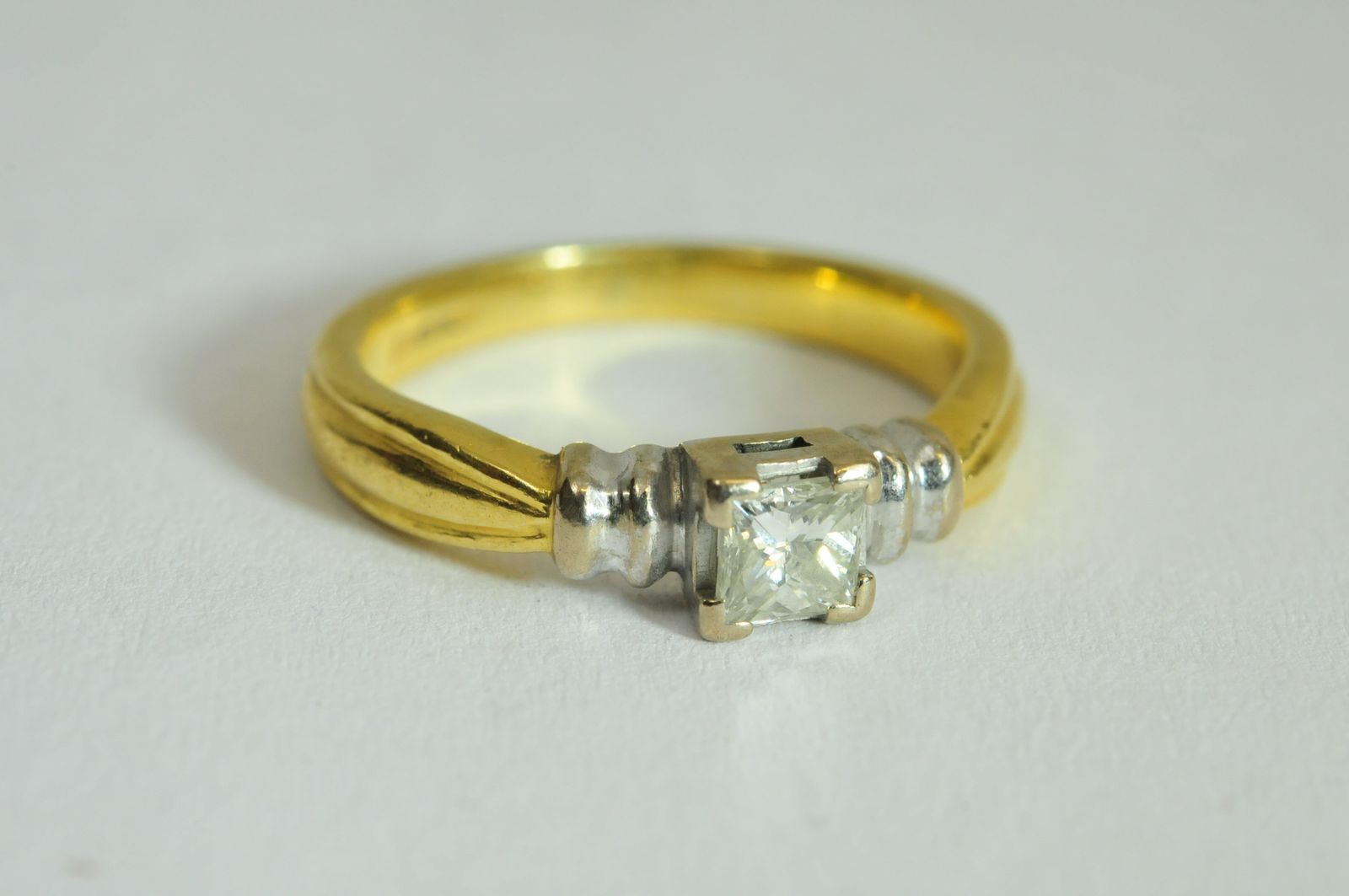 A ladies 18ct gold diamond solitaire ring set with a single princess cut diamond