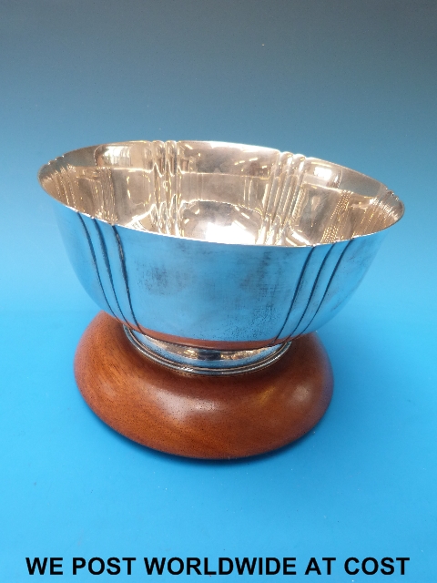 Mappin and Webb silver bowl on stand (B'ham 1980) 300g