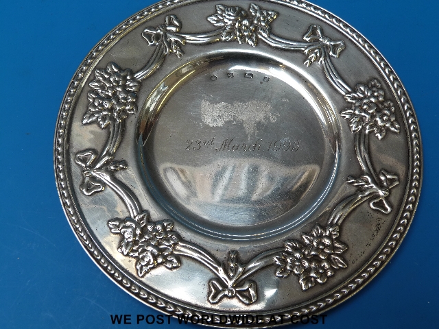 Silver salver with embossed swag decoration (Sheffield 1992) 99g