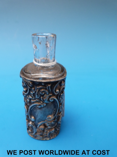 An early 19thC scent bottle with repousse decorated cover (marks rubbed).