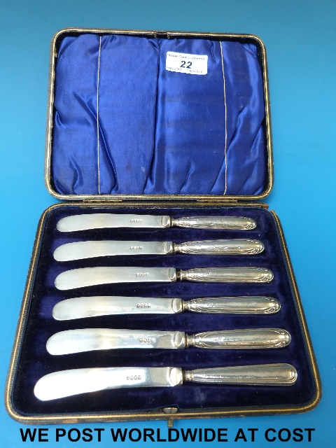 Cased set of six silver butter knives (Sheff 1920)