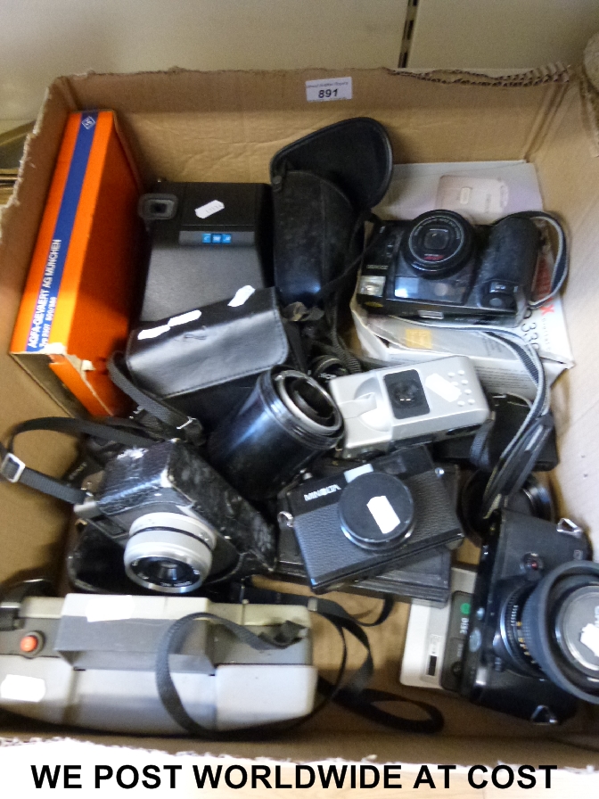 Quantity of vintage camera including cased Canon, Russian lenses etc.