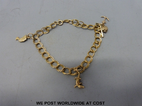 A 9ct gold chain bracelet with five various charms, approx weight 7.2 g.