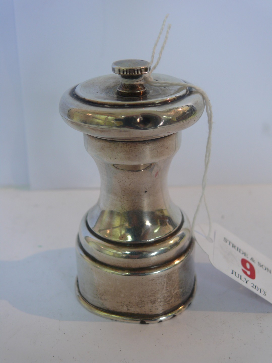 A silver capstan pepper grinder, maker Hukin & Heath, Birmingham 1910, 7.6cm.