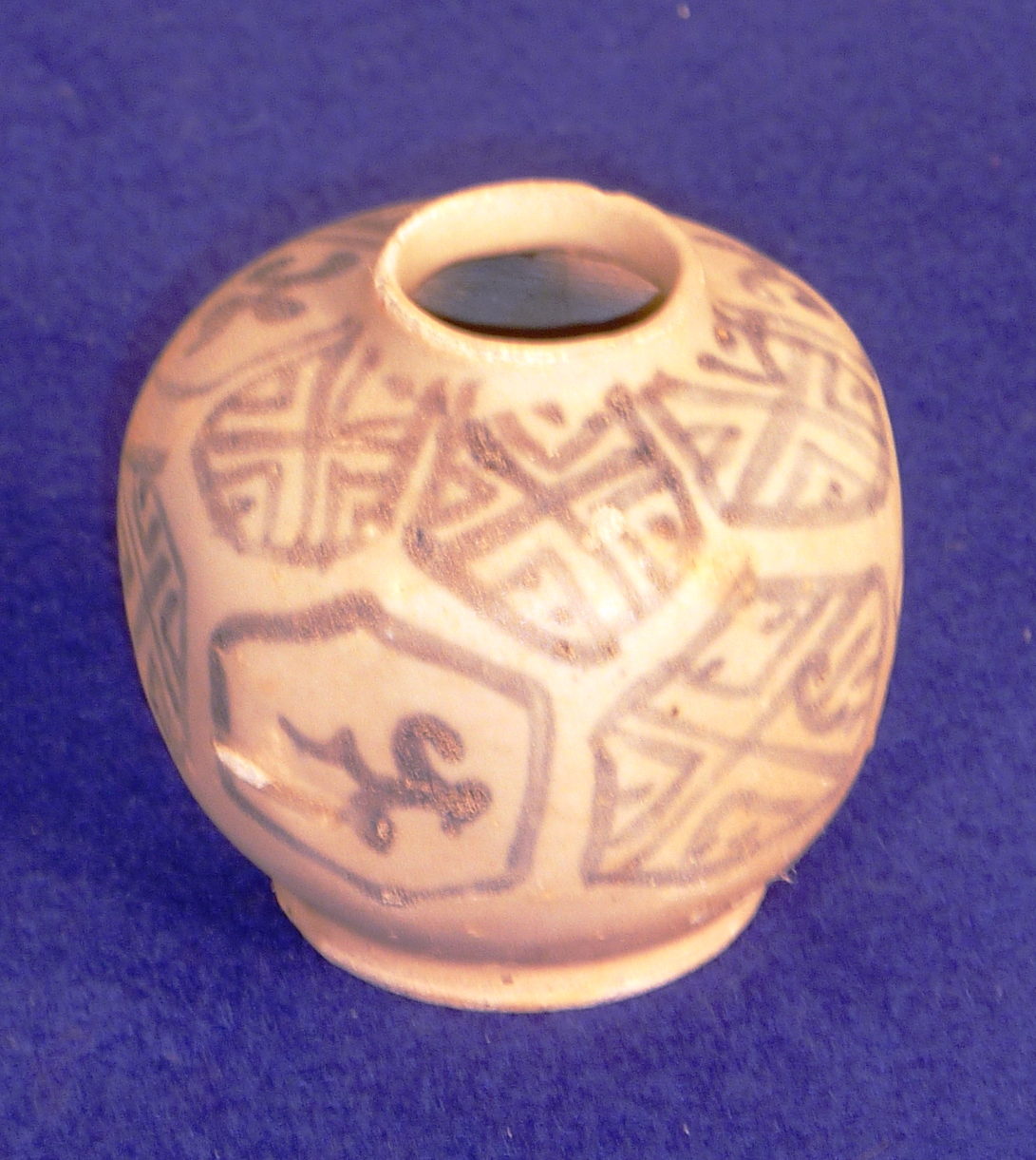 Ming Dynasty (1368 - 1644), Hoi An Hoard, an hexagonal Jarlet, hand decorated in cobalt blue with