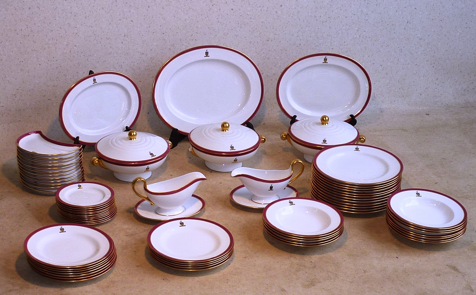 An extensive early 20th Century Spode ceramic Dinner Service, comprising three two handled lidded