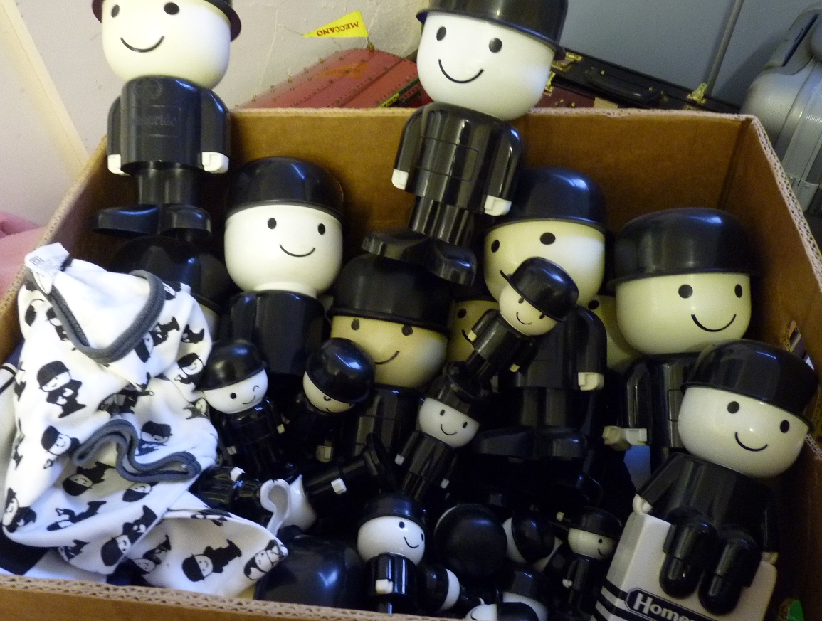 A large quantity of plastic Homepride men, many different sizes (a lot)