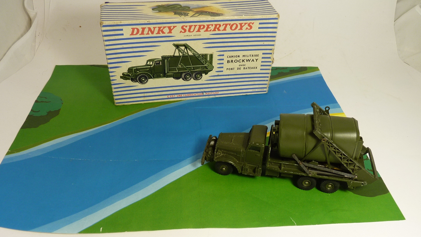 DINKY SUPERTOYS - 884 Camion Militaire Brockway avec Pont de Bateaux in original box and with