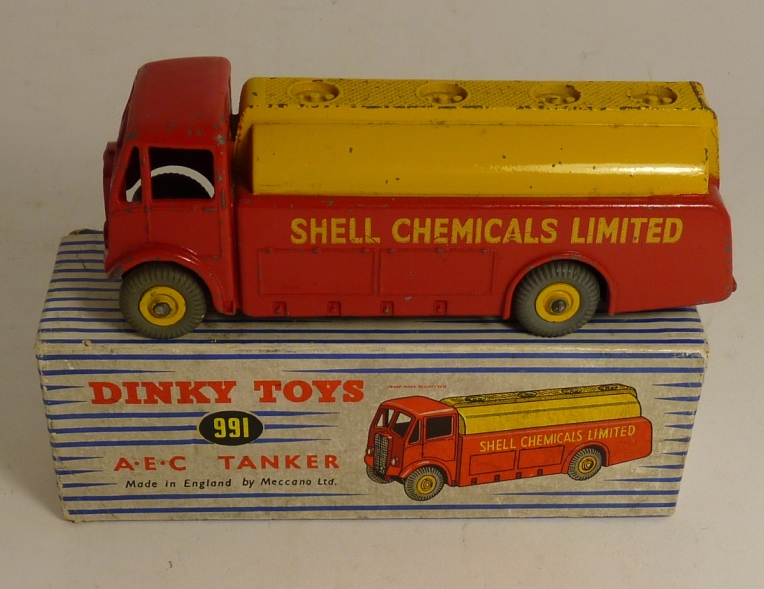DINKY - 991 AEC Tanker "Shell Chemicals Ltd" red/yellow, in box ++tanker with some overall paint