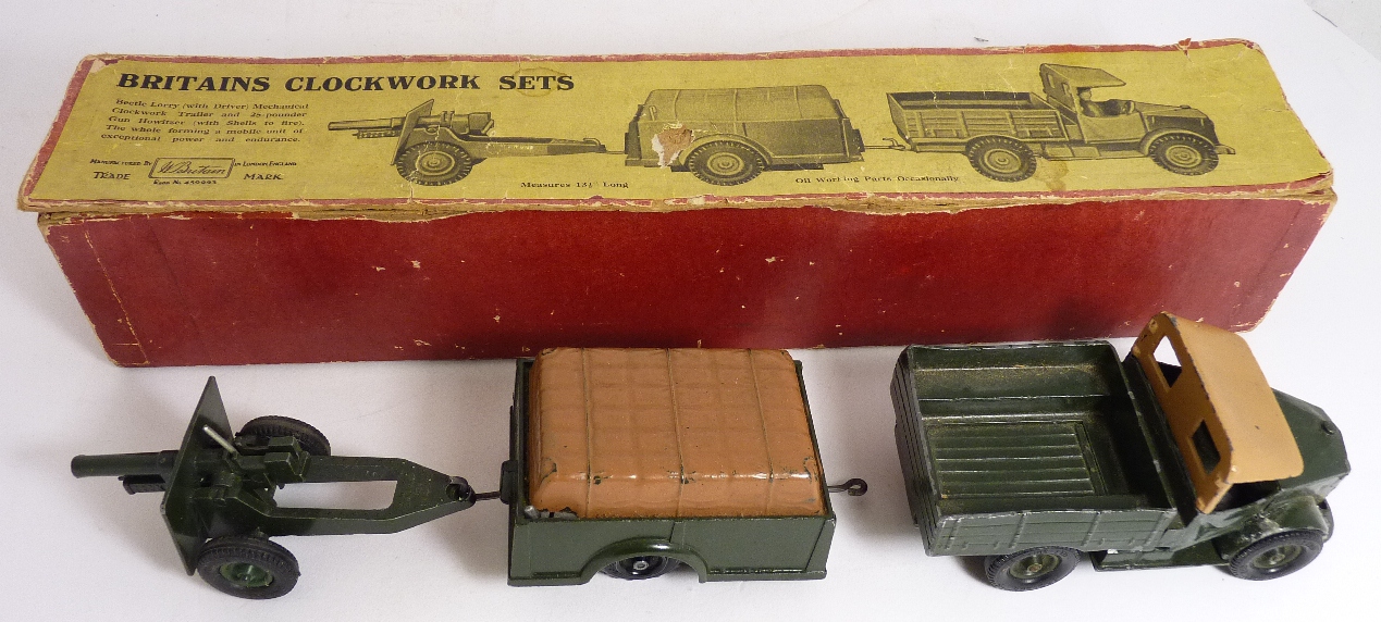 BRITAINS - Clockwork Set Beetle Lorry, clockwork Trailer and 25 pounder Gun Howitzer in original box