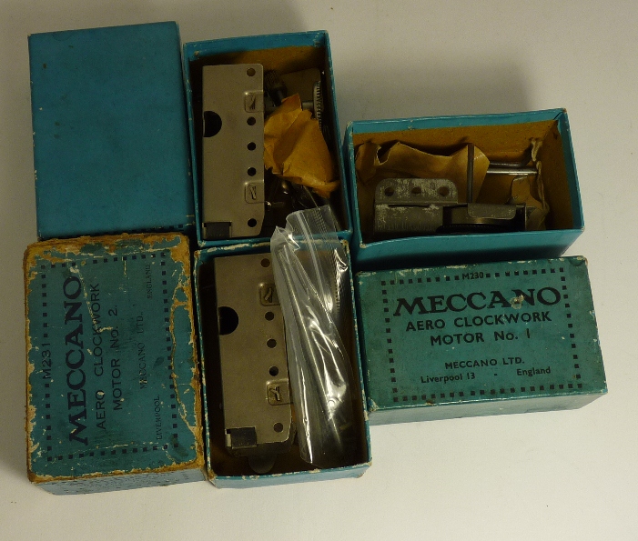 MECCANO - M230 Aero Clockwork Motor no.1 in box together with two M231 Aero Clockwork Motors no.2,