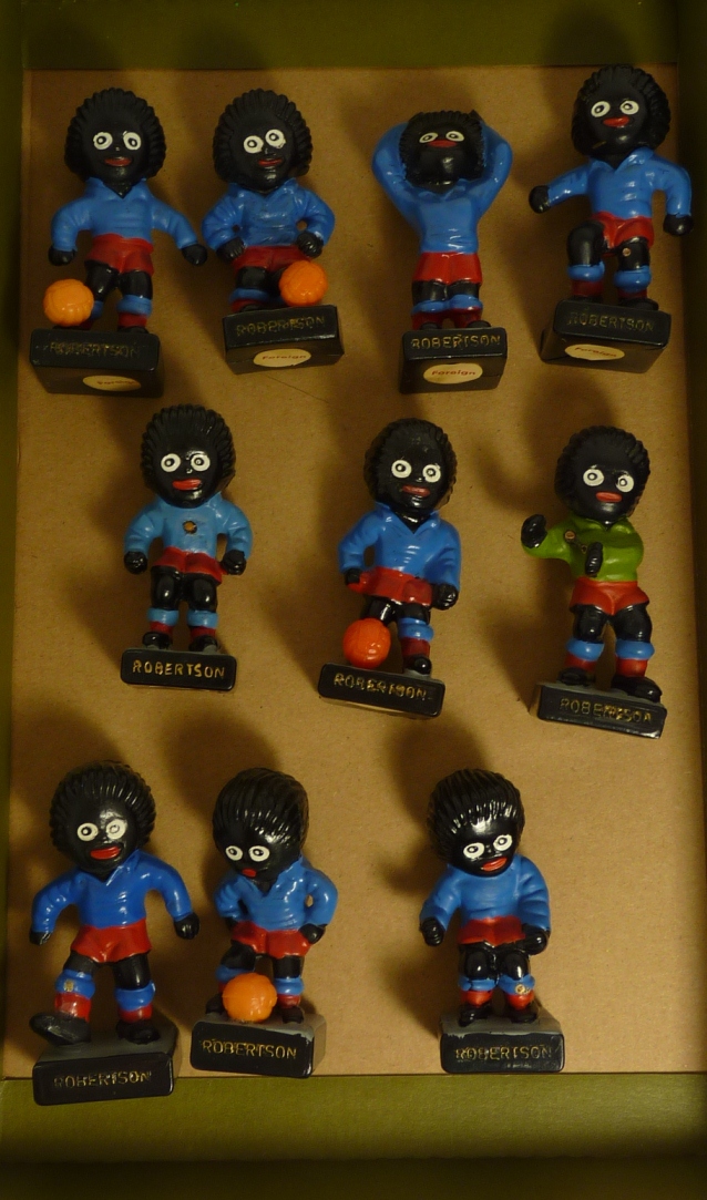 Ten coloured plastic Robertsons Golly footballers (some lack plastic footballs) (10)