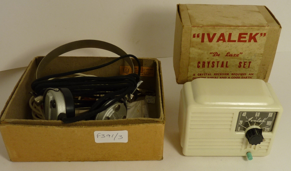 An Ivalek "De Luxe" Crystal Set, cream with black tuning knob and green button, in original box