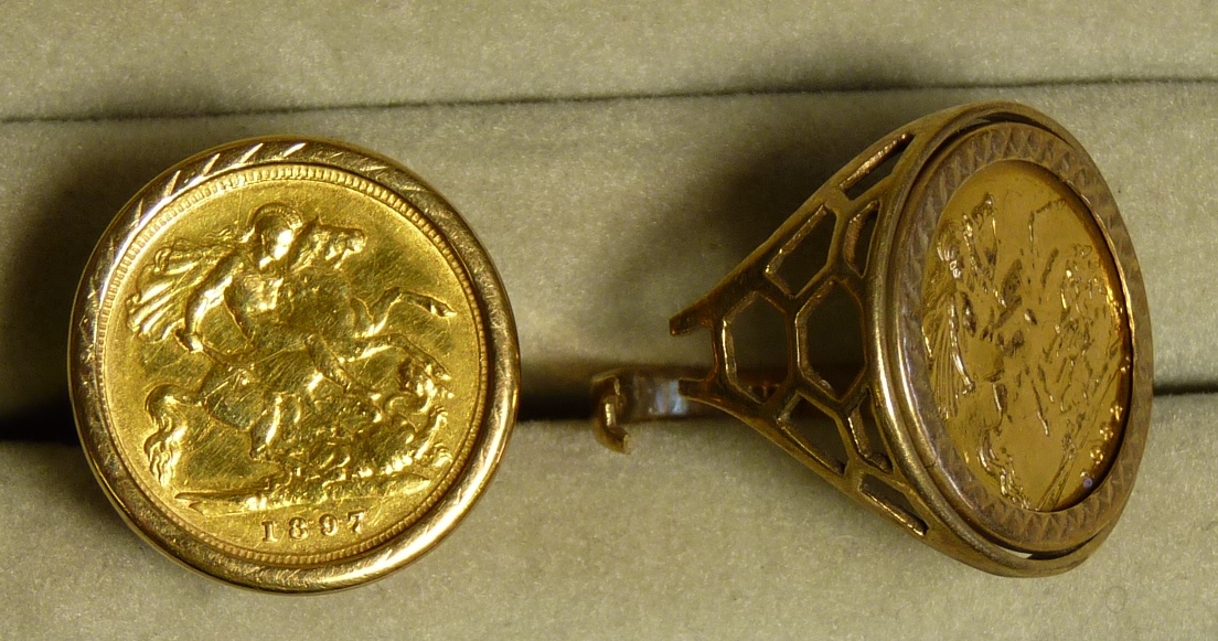 A Victoria Half Sovereign 1897 in 9ct gold ring together with a 1982 Half Sovereign in 9ct gold ring