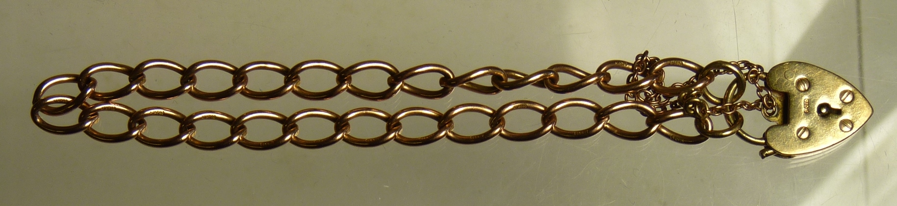 A 9ct rose gold chain link bracelet with gold padlock clasp, 10g