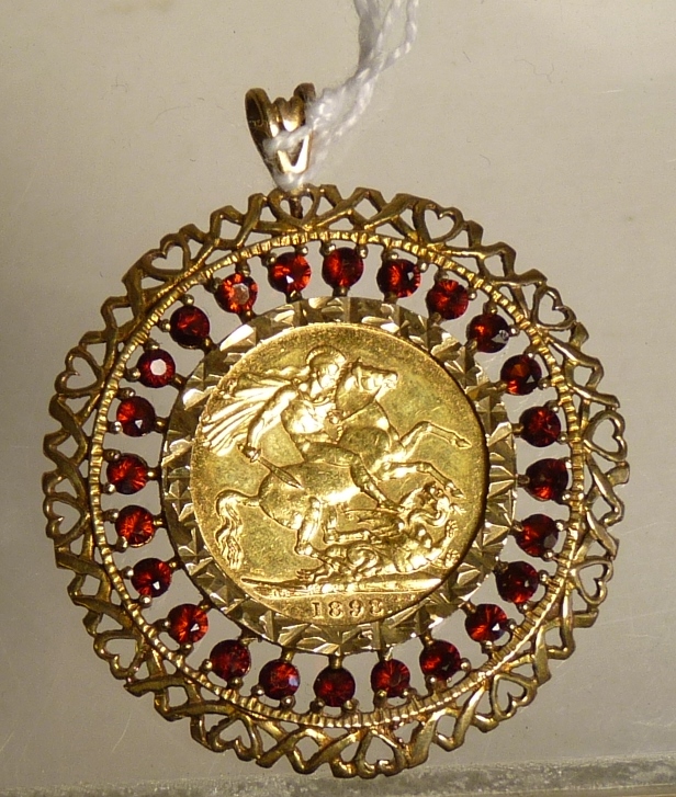 A Victorian Sovereign 1898 in later 9ct gold and garnet set pendant mount, total weight 16g