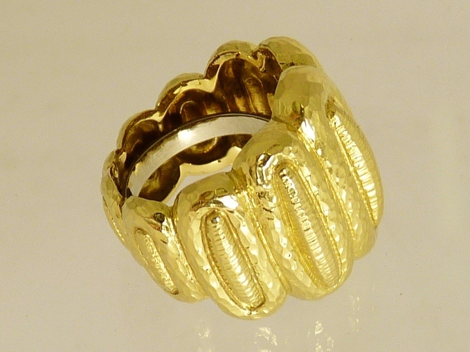 An 18ct gold designer dress ring by Webb, the ring of graduated oval interlink design, size 7, 17.4g