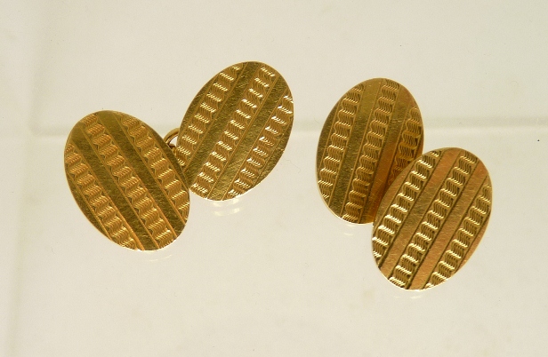 A pair of gents 18ct gold cufflinks, the oval panels with engine turned decoration; 16.3g approx.