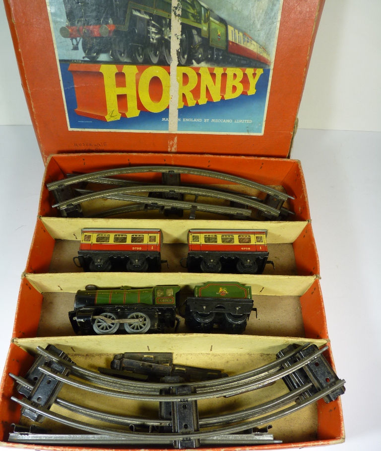 HORNBY - clockwork Passenger Set no.21 comprising BR 0-4-0 loco no.60985 and tender, 2 coaches and