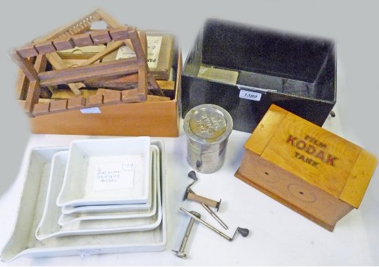 KODAK METAL FILM TANK WITH TAP, PORCELAIN DEVELOPING TRAYS AND WOODEN SLIDE HOLDERS
