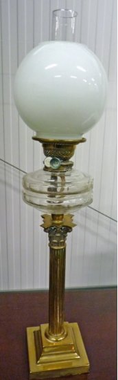 GLASS OIL LAMP ON BRASS CORINTHIAN COLUMN