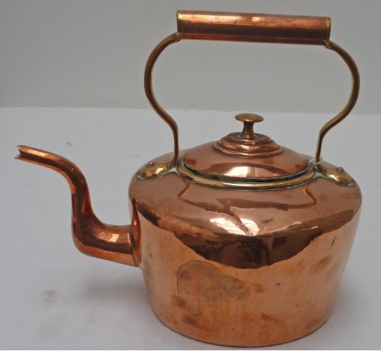 LARGE 19TH CENTURY COPPER KETTLE