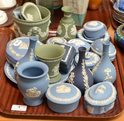 Quantity of Wedgwood Jasperware (on one tray)