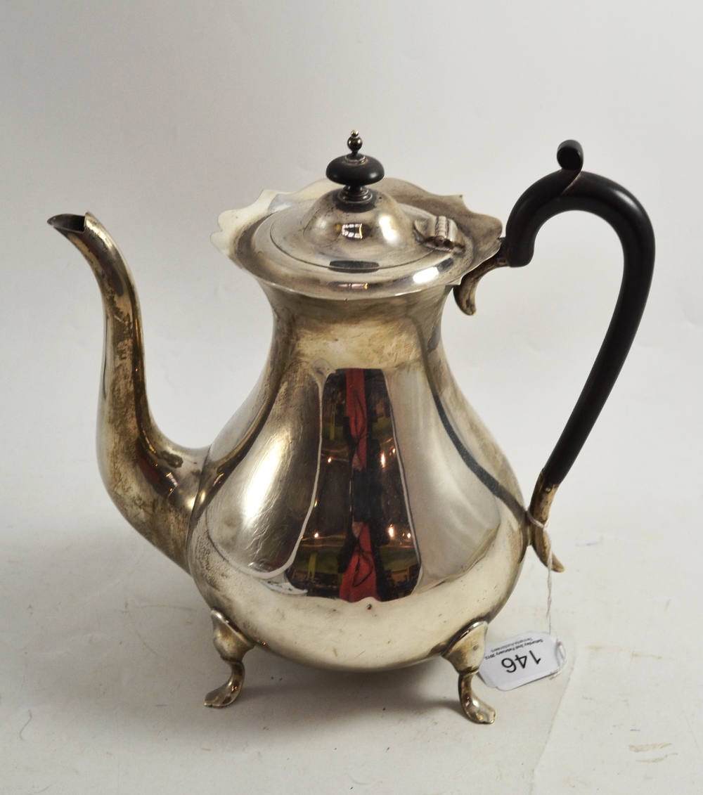 Walker and Hall silver coffee pot, Sheffield 1910