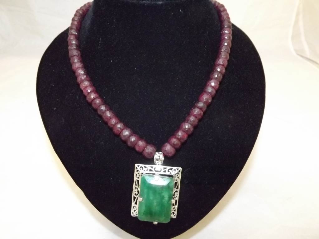 A lady's .925 sterling silver, ruby and emerald necklace, weight 577.00 ct - Est £120 -160