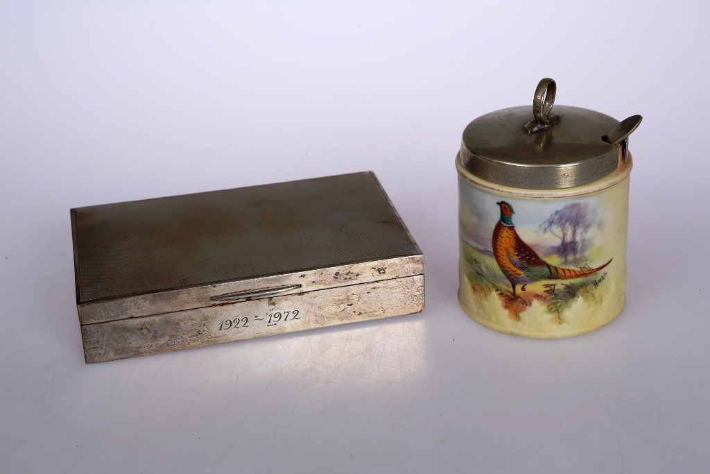 A silver cigar box, J.B. Chatterley & Sons Ltd, Birmingham 1971, the hinged rectangular cover with