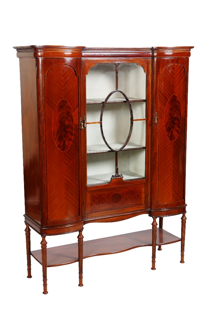 An Edwardian inlaid mahogany vitrine, circa 1910, the inverted breakfront cornice with double bow-