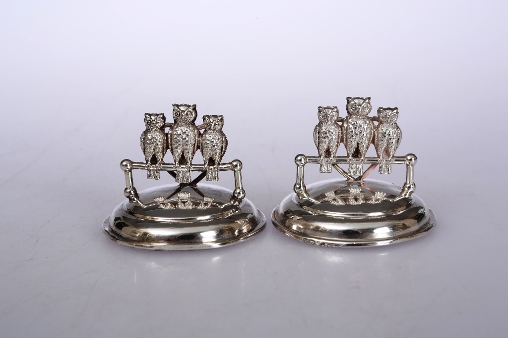 A pair of Edwardian silver menu holders, William Vale & Sons, Birmingham 1908, each with three