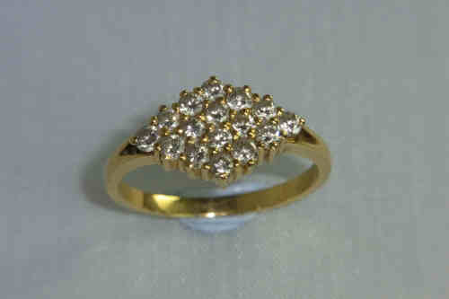 18ct Gold Diamond Cluster Ring with Sixteen Brilliant Diamonds