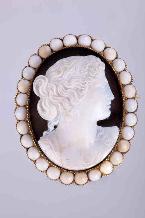 A Victorian cameo brooch, circa 1880, the oval onyx cameo depicting a classical lady in profile,